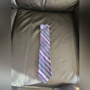 Arrow purple blue pink tie